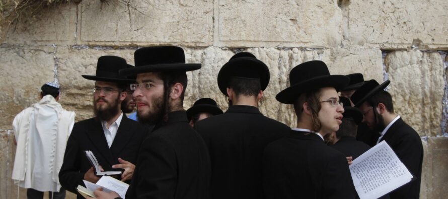 La Knesset impone la divisa agli ultraortodossi