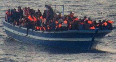 Sicilia, soccorsi 13 barconi in salvo oltre 1200 siriani