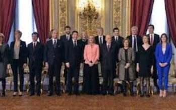 Effetto Renzi fiducia al governo non ai partiti