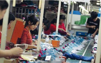 Nella fabbrica di Adidas e Nike dove la Cina ha imparato a scioperare