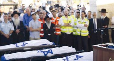 L’addio di Israele ai tre ragazzi uccisi Missili su Gaza, si studiano i raid