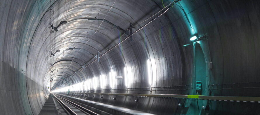 Il doppio tunnel nella pancia delle Alpi