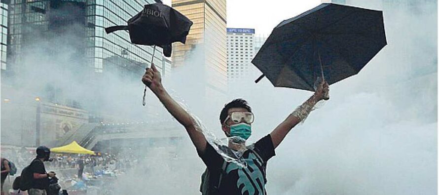 Hong Kong, in carcere i tre leader della rivoluzione degli ombrelli