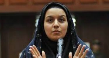 L’ira delle ragazze di Teheran “Esecuzioni e sfregi non riusciranno a fermarci”