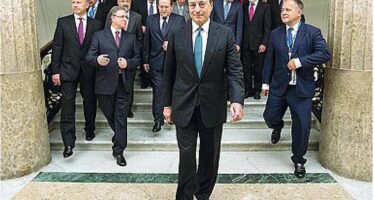 La spinta di Draghi, ma le Borse cadono