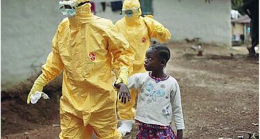 Liberia. Tra i malati di Ebola nell’ospedale dell’orrore “Il Paese sta morendo”