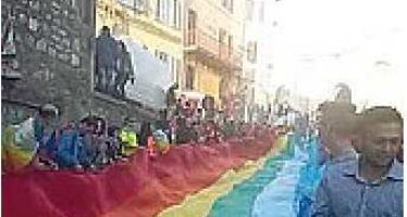 Perugia-Assisi. In centomila marciano per la pace (e chiedono lavoro)