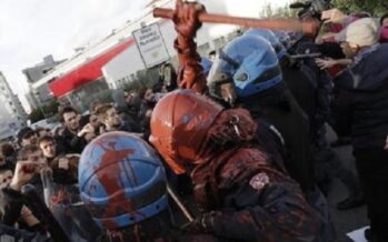Sciopero sociale: contestato Draghi a Roma, la polizia carica