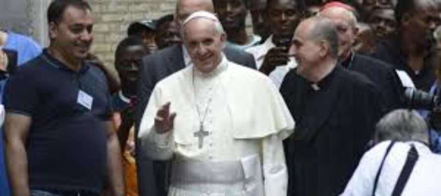 Il Papa apre i conventi a 15mila profughi