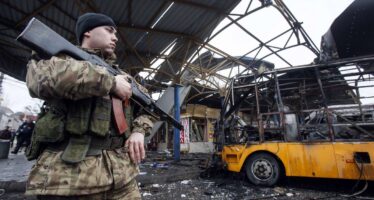 Ucraina, dal 15 il «cessate il fuoco». Ma la tregua resta armata