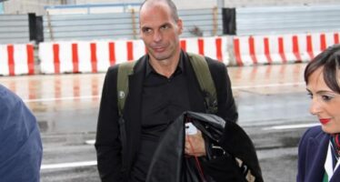 Varoufakis: «Atene non chiederà altri prestiti Non siamo attaccati alle poltrone»