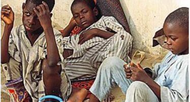 Nigeria, ragazza sedicenne si fa esplodere Strage di bambini alla fermata del bus