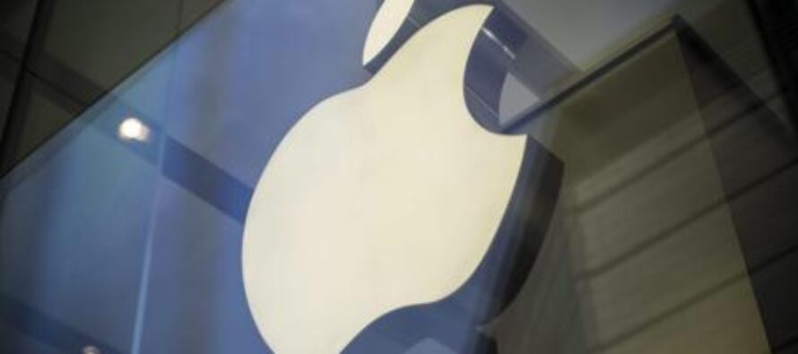 Evgeni Morozov: “L’accordo è un trucco, Apple paga per sembrare la coscienza del web”