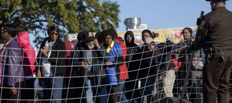 La polizia uccide un nero disarmato Obama a Selma: la marcia non è finita