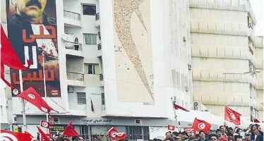 In settantamila a Tunisi la grande marcia contro il terrorismo “Non ci sconfiggeranno”