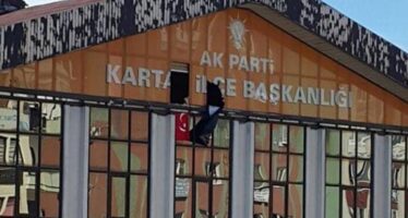 Kamikaze contro la polizia a Istanbul Ancora sangue nel giorno del lutto