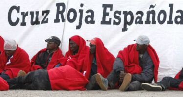 Il Psoe di Madrid: «Tessera ai migranti per i diritti»