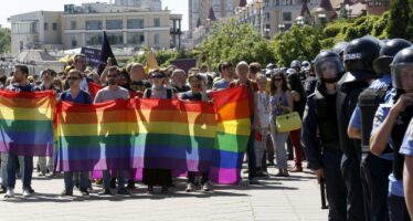 Neonazisti a Kiev contro il gay pride