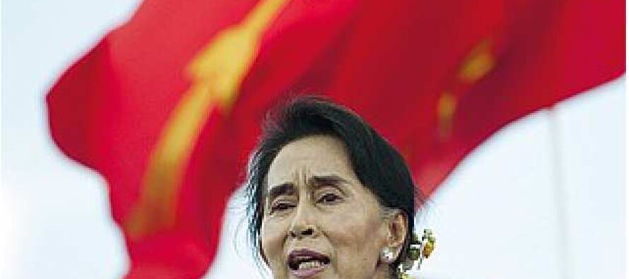 Tappeto rosso per Aung San Suu Kyi l’icona (offuscata) dei diritti