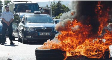 Blocchi e aggressioni La guerra a UberPop sulle strade della Francia