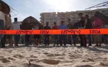 Il tragico Ramadan dei jihadisti strage di turisti in spiaggia: 37 morti