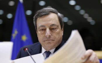 La Bce prova a chiarire “Nessun caso Italia” Banche ancora giù