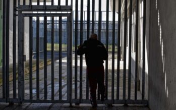 « Cen­tri per migranti peggio del carcere e procedimenti fuori dalla legalità»