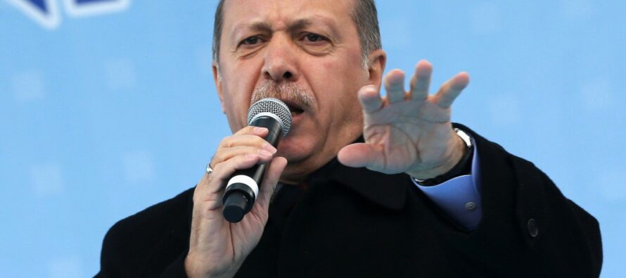 Erdogan minaccia Putin “Non scherzi col fuoco” Mosca ripristina i visti