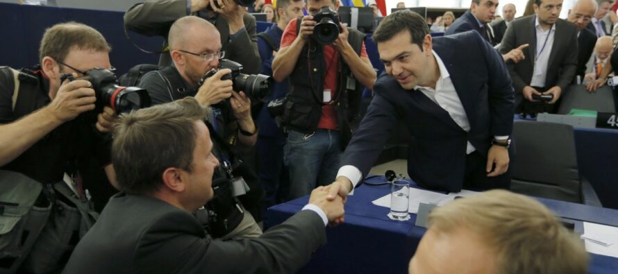 Il 42%dei greci con Syriza ma Tsipras punta al voto e alla metamorfosi verso il partito riformista