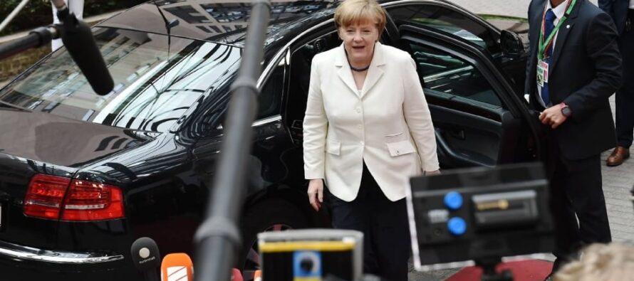 Schaeuble per la Grexit finisce in lite con Draghi Merkel: cambi il governo