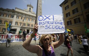 Scuola, Renzi fa approvare la riforma più odiata