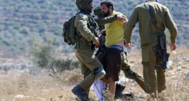 Italiano arrestato Filmava le violenze del soldato israeliano sul ragazzino