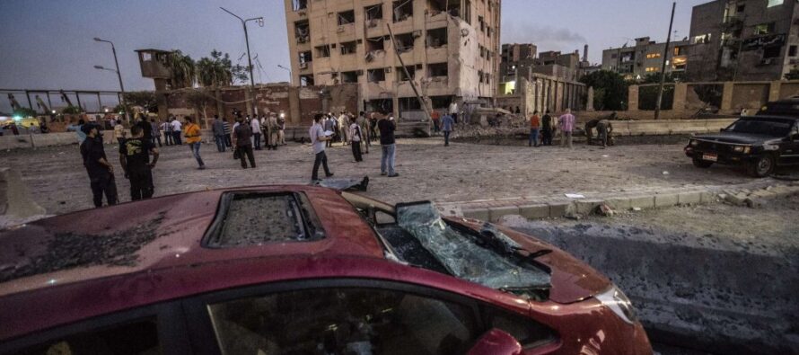 Autobomba al Cairo l’Is mette nel mirino l’Egitto di Al Sisi