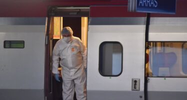 Spari sul treno, tre feriti torna l’incubo in Francia “La pista del terrorismo”