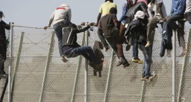 Migranti in Spagna, l’aumento degli sbarchi preoccupa l’Europa
