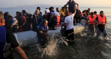 Nuovo naufragio: 50 dispersi nel Canale di Sicilia Kos, scontri polizia migranti