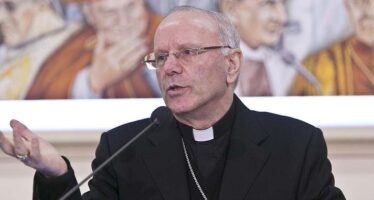 Monsignor Galan­tino: «Oggi la politica è solo un puzzle di ambizioni»