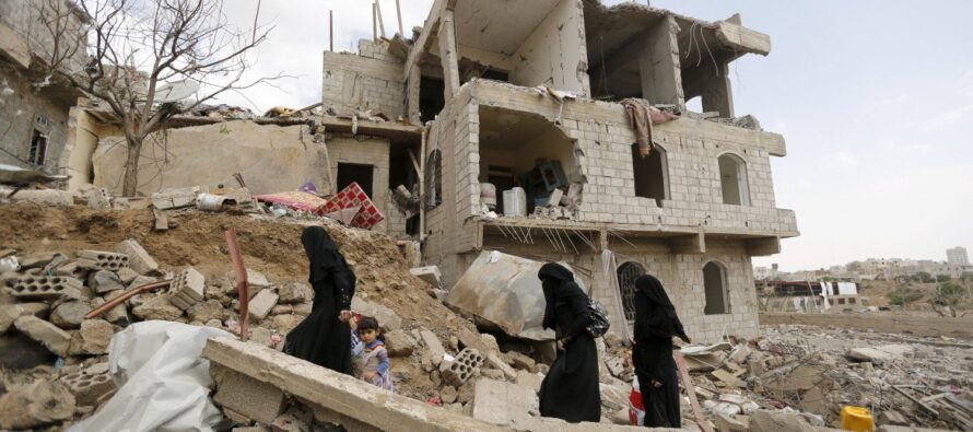 I bam­bini yemeniti stanno morendo di fame