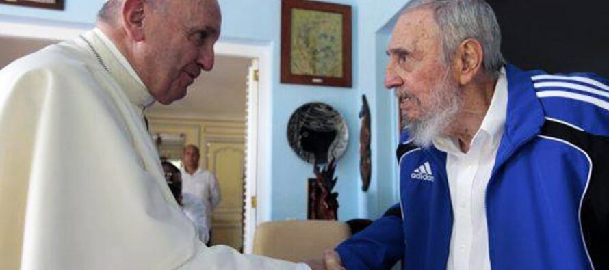 Francesco incontra Fidel E a piazza della Revolución “Bisogna servire le persone non le ideologie”