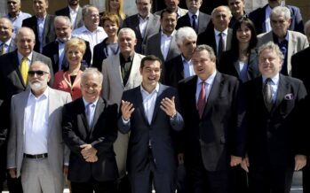 Tsi­pras detta i compiti: nuove leggi e niente tv