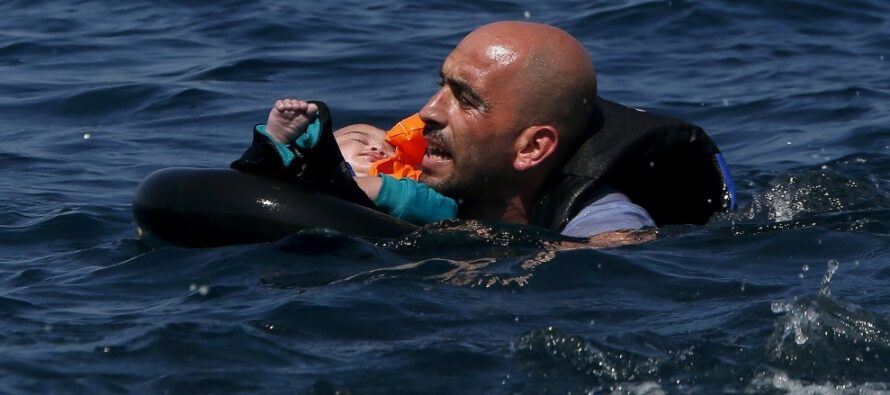 Naufragio in Turchia annega una bimba Un morto a Calais