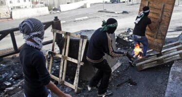 Gaza, guerriglia al confine cinque palestinesi uccisi schierato lo scudo anti-razzi