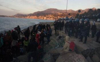 Ventimiglia, la polizia sgombera i profughi Lesbo, tragico naufragio