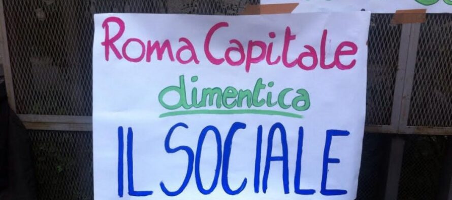 Tagli, ribassi, iperlegalitarismo: così Roma distrugge il sociale