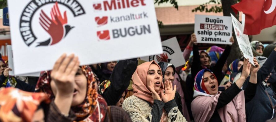 Erdogan ordina il blitz anti-media “Sangue su di noi,è come un golpe”