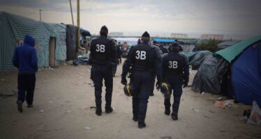 Calais: soldi di Londra per “allontanare” i migranti