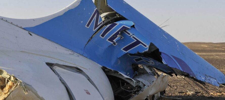 “Il jet precipitato si è spezzato in volo” I russi ora non escludono l’attentato