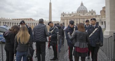 “Nel mirino San Pietro Duomo e Scala di Milano Attacchi come a Parigi” allarme dell’Fbi sull’Italia