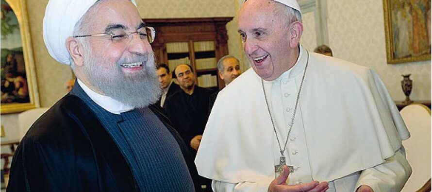 Rouhani dal Papa: «Preghi per me» E Roma copre le statue capitoline