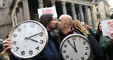 Unioni civili, ultimatum M5S “Adozioni o salta il nostro sì” Boldrini: “Sono un diritto”